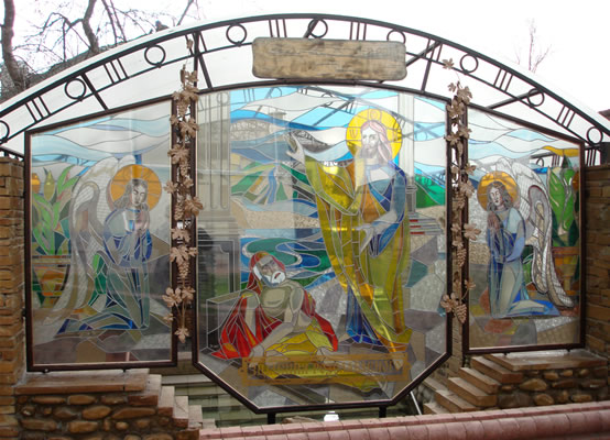 вітраж над купальнею